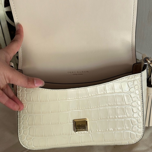 New Tory Burch THEA EMBOSSED FLAP CROSSBODYnew cream color - Picture 5 of 8